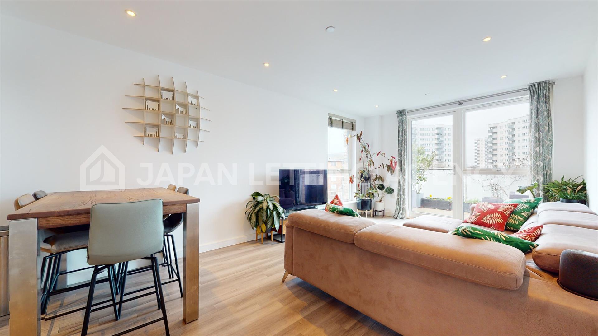 Flat Clandon Close in Greater London
