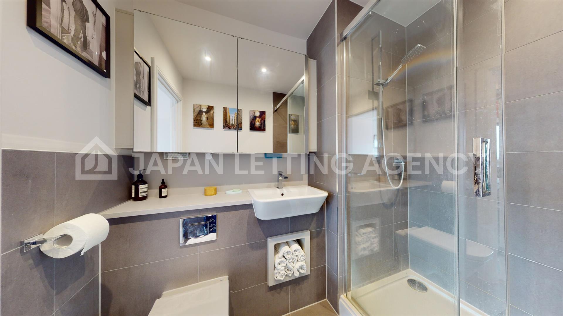 Flat Clandon Close in Greater London