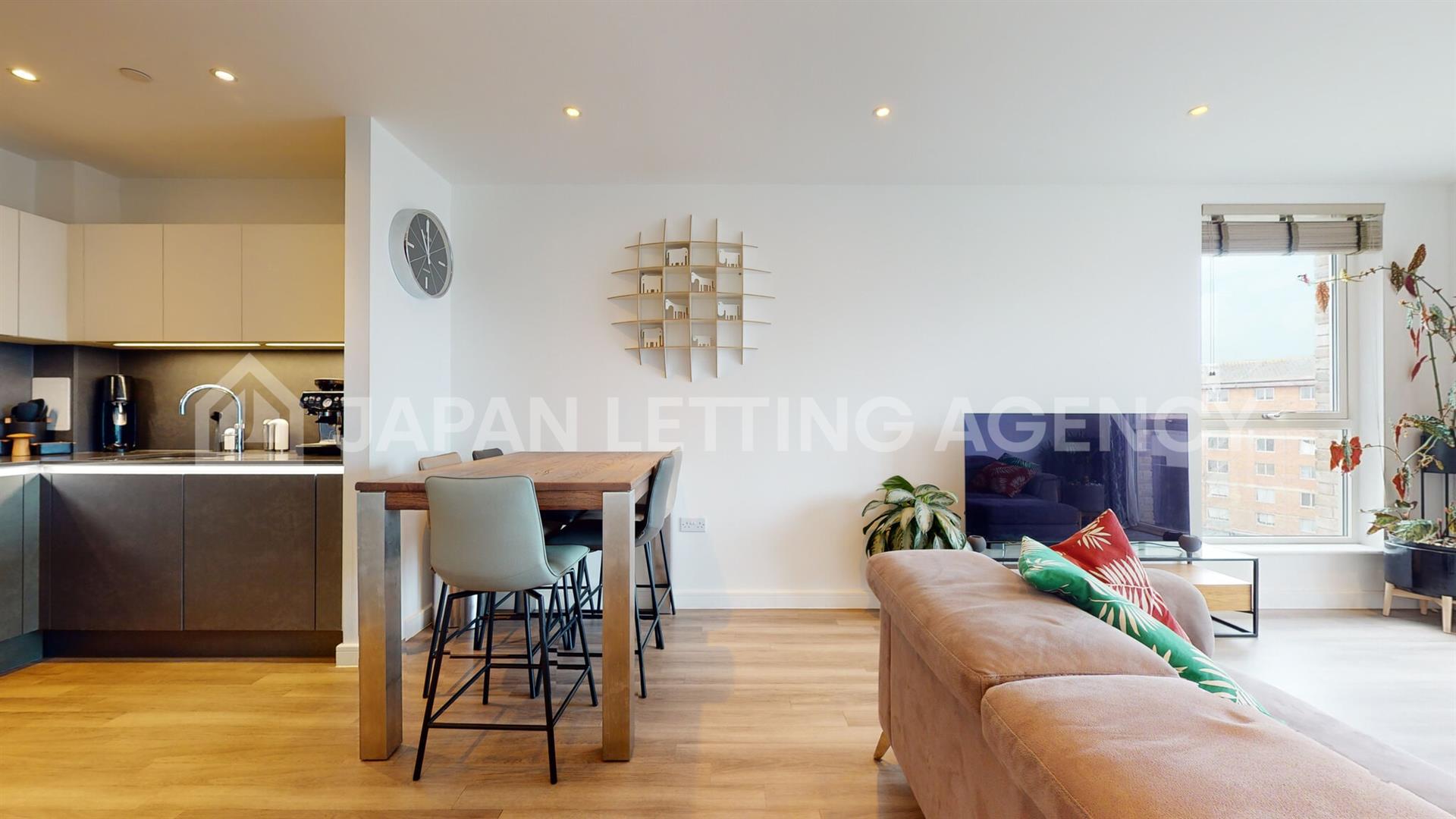 Flat Clandon Close in Greater London