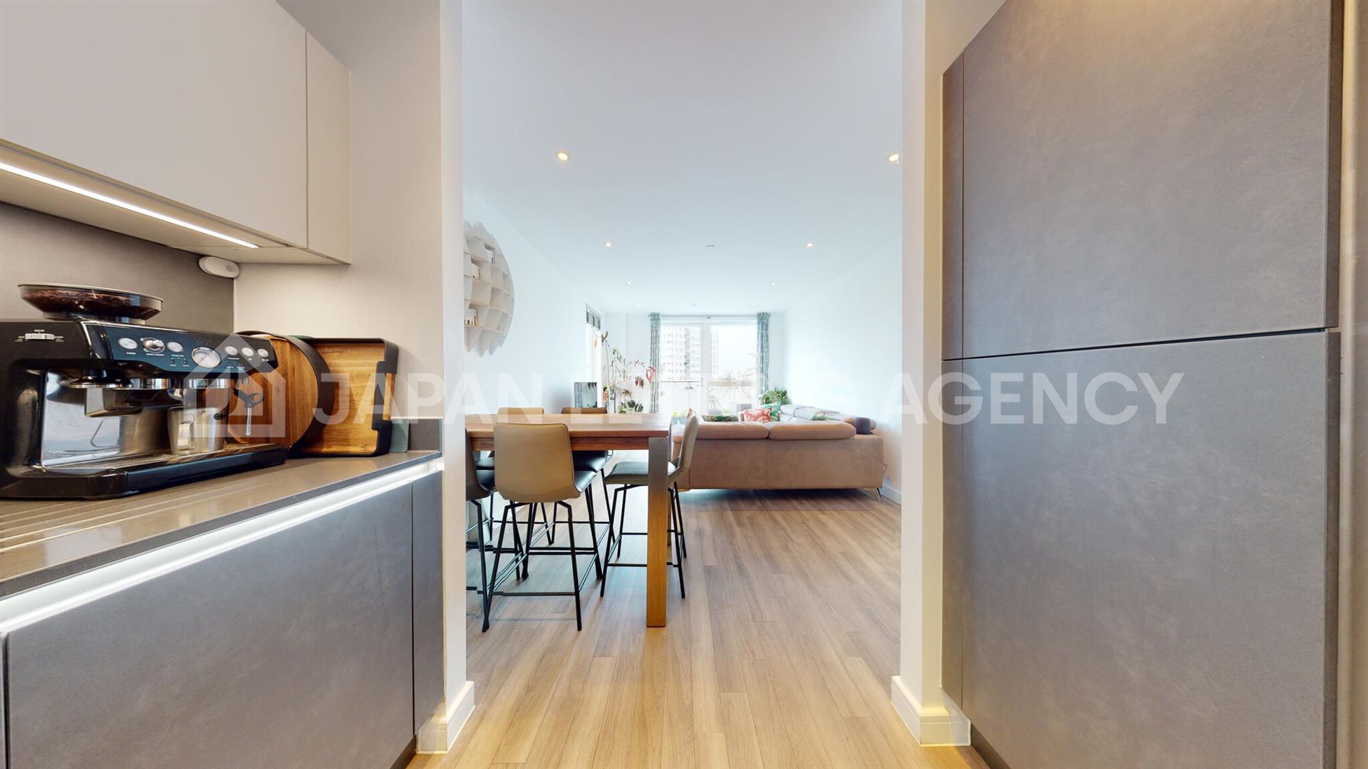 Flat Clandon Close in Greater London
