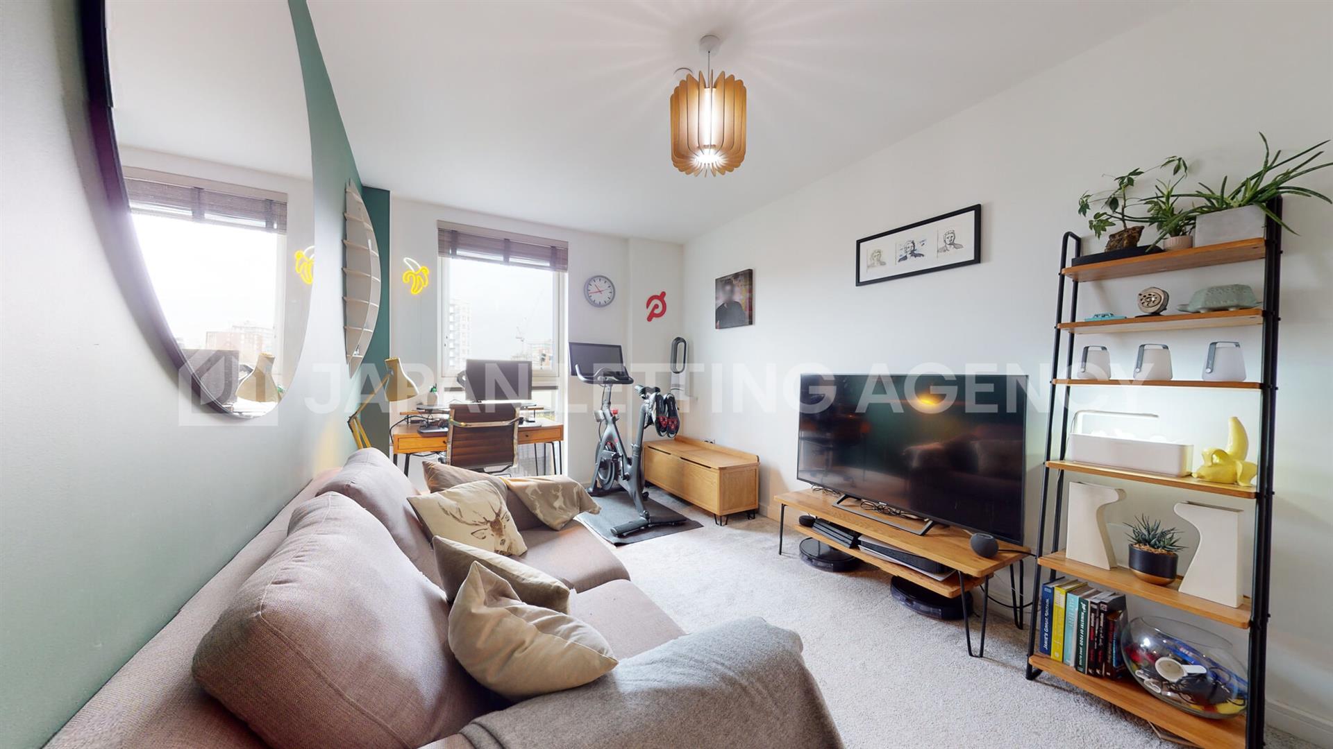 Flat Clandon Close in Greater London