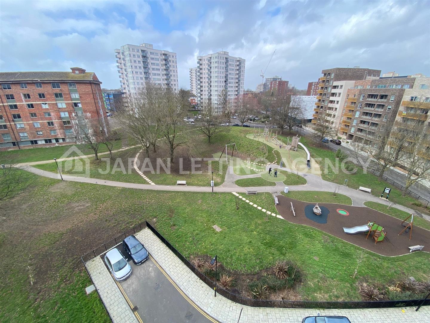Flat Clandon Close in Greater London