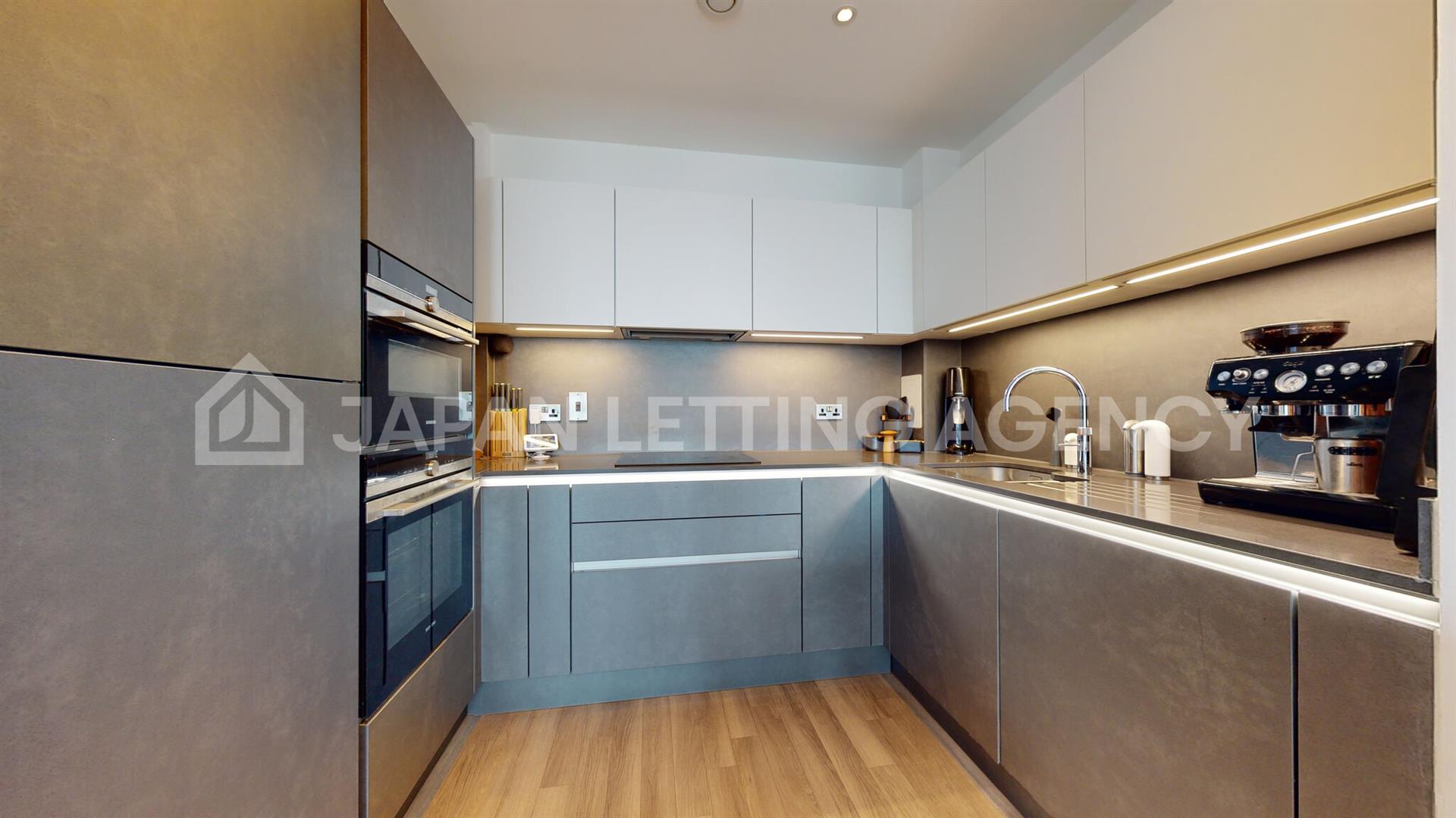 Flat Clandon Close in Greater London