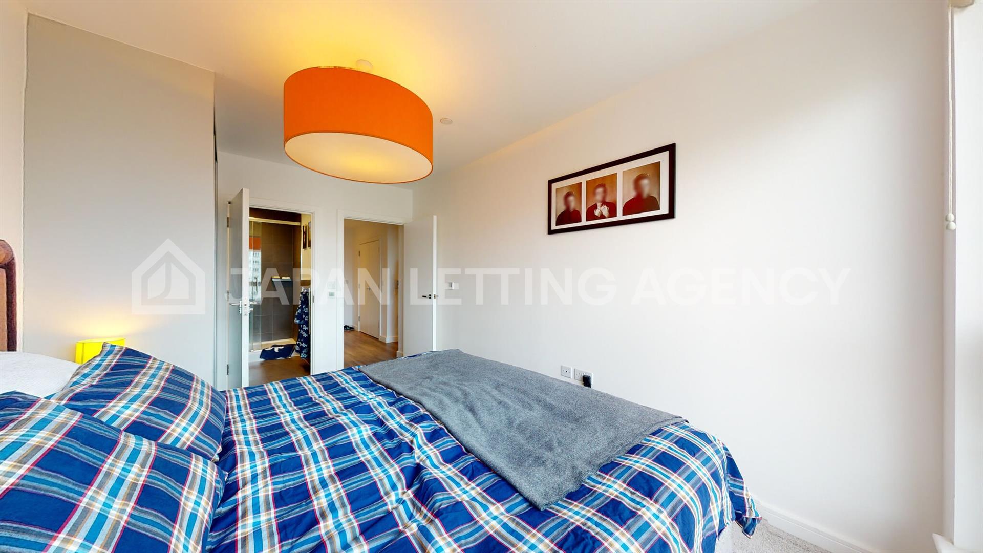Flat Clandon Close in Greater London