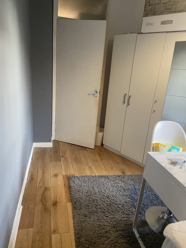 Room Chichele Road in Greater London