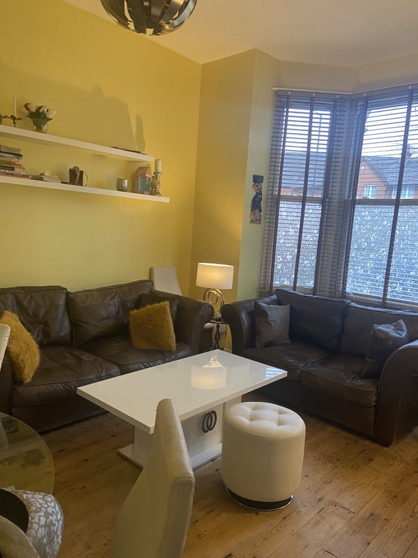Room Chichele Road in Greater London