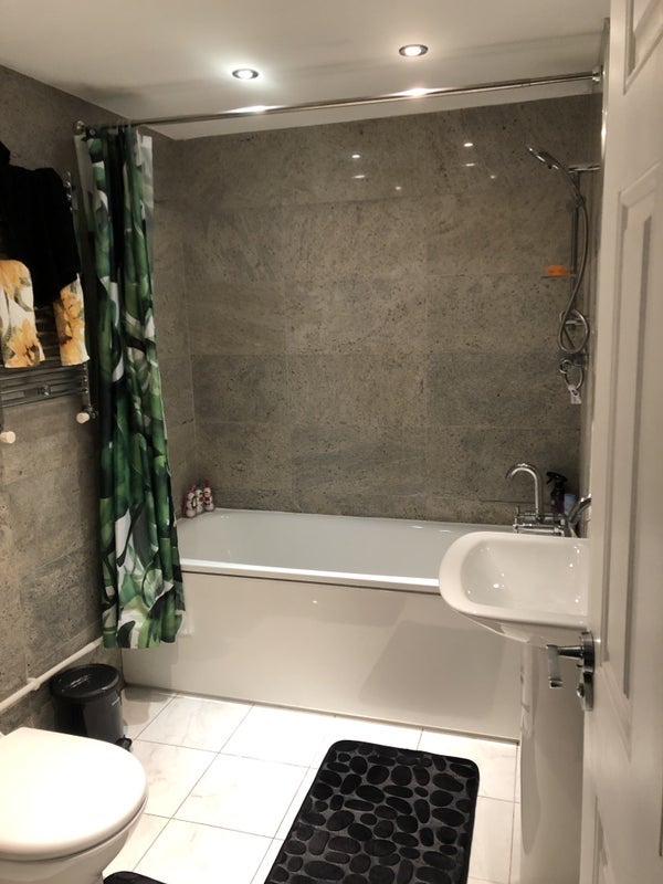 Room Lower Coombe Street in Greater London