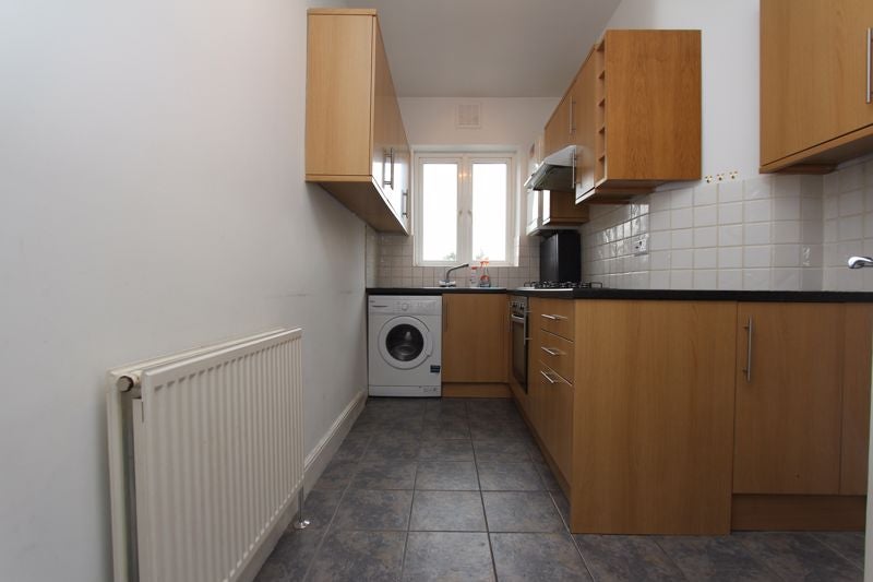 Flat Lordship Lane in Greater London