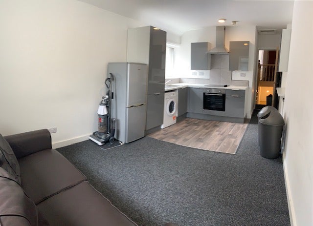 Flat Woodville Road in Cardiff