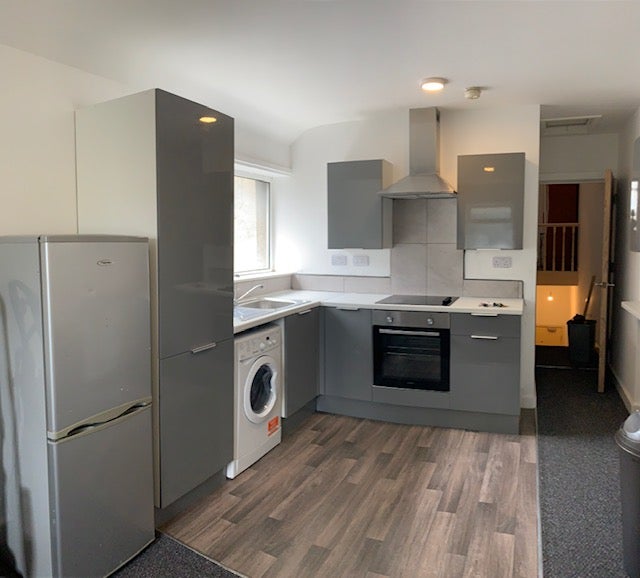 Flat Woodville Road in Cardiff