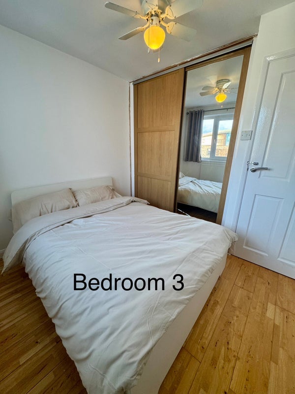 Room Grand Drive in Greater London