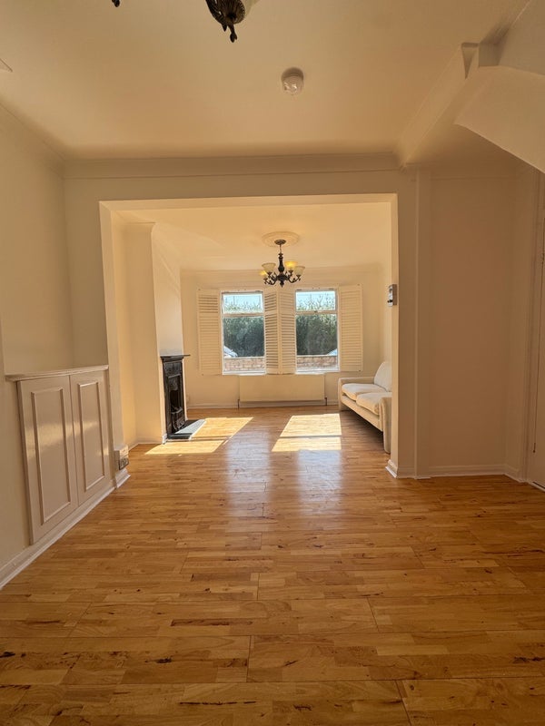Room Grand Drive in Greater London