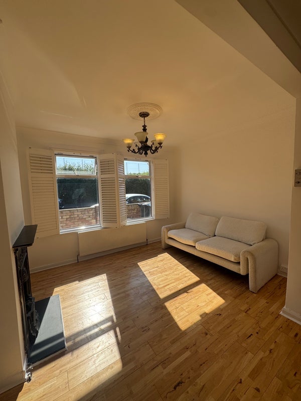 Room Grand Drive in Greater London