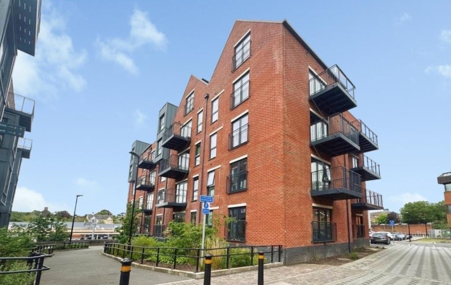 Flat Weavers Lane in Inkpen