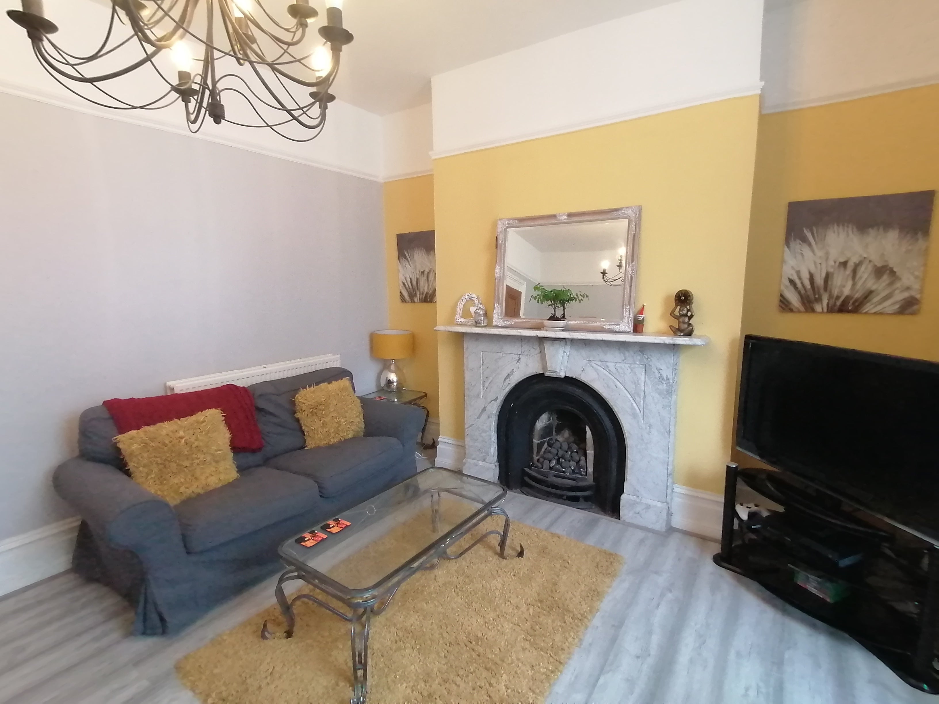 Flat Eaton Crescent in Swansea
