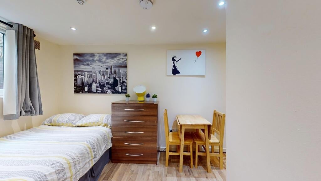 Flat Ash Grove in Greater London