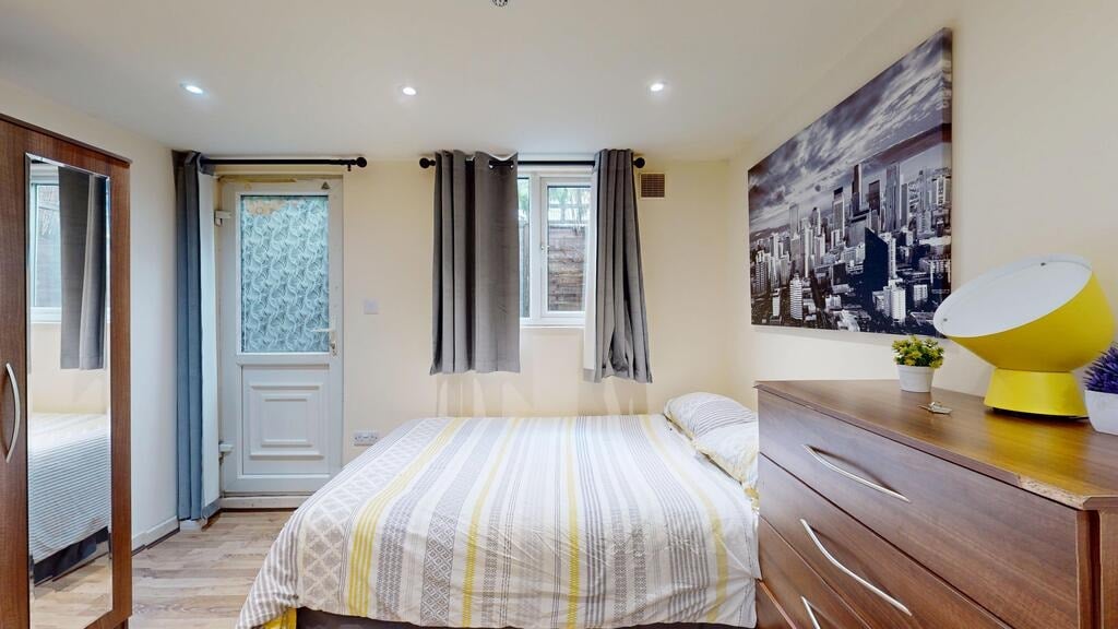 Flat Ash Grove in Greater London