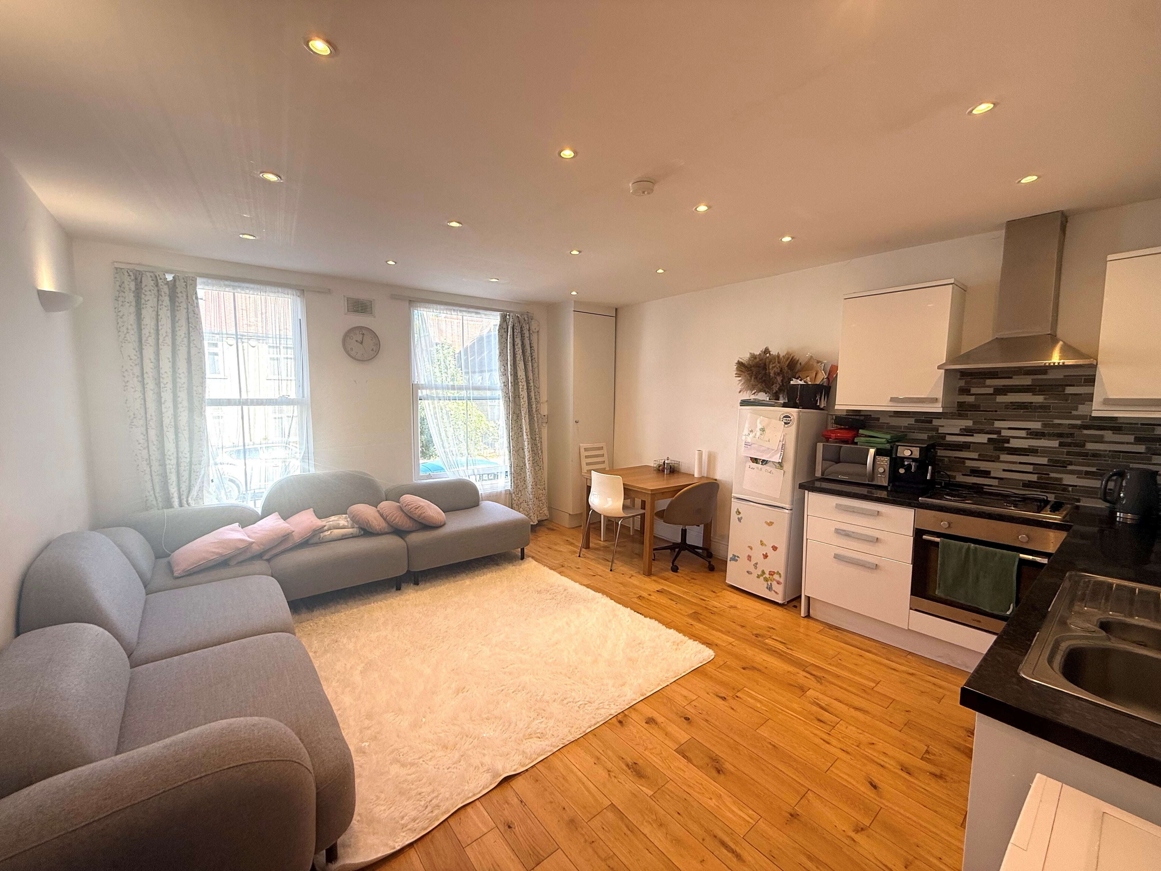 Flat Albert Road in Greater London