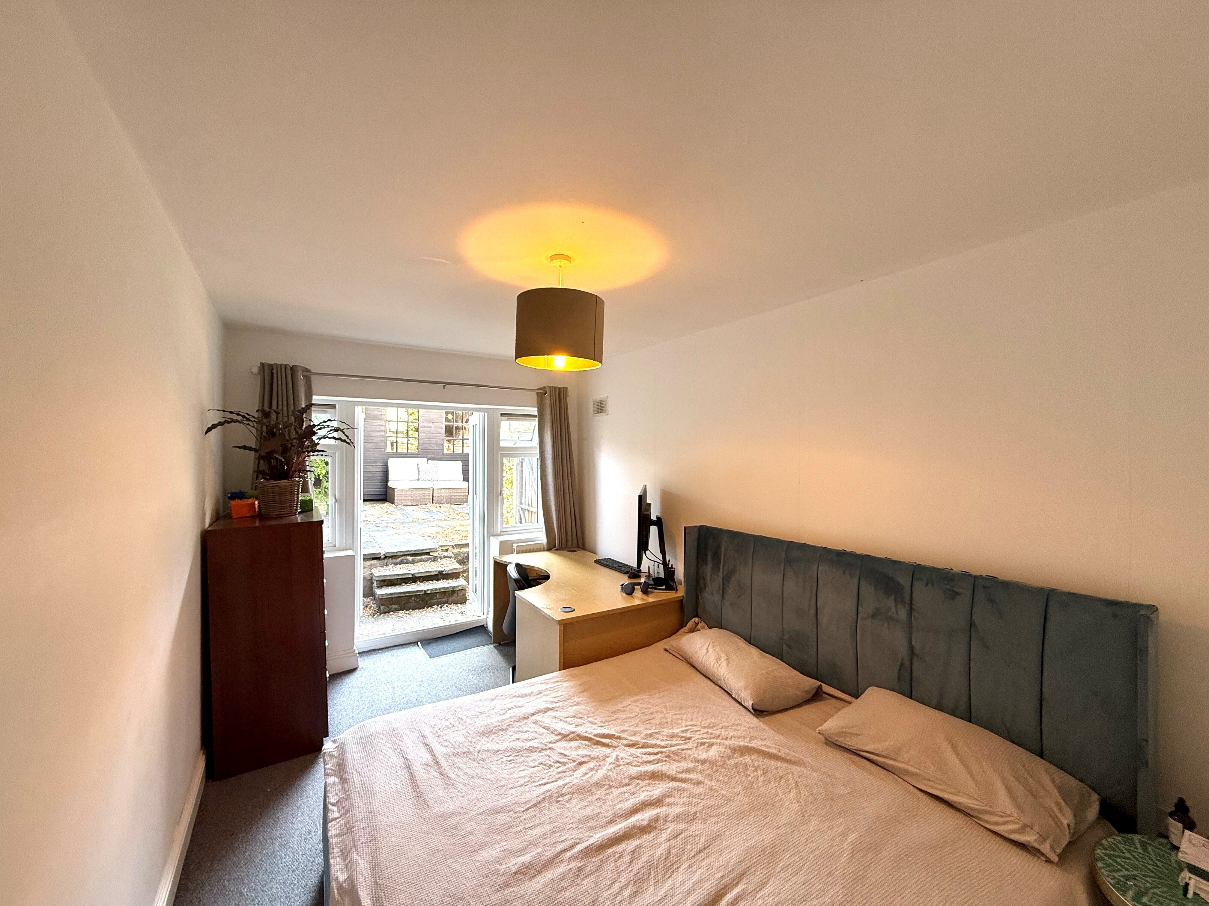Flat Albert Road in Greater London