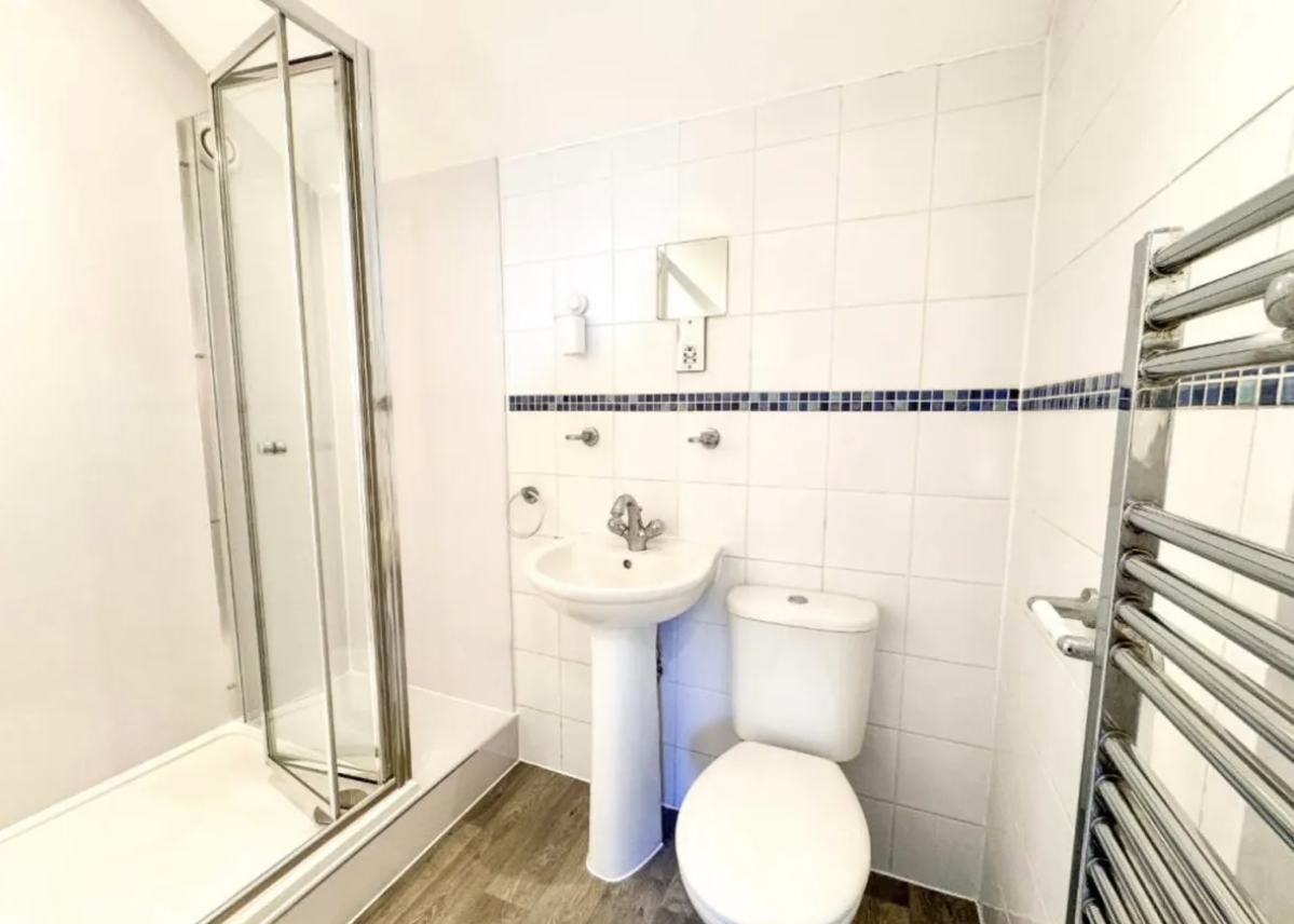 Flat Thomas Street in Greater London