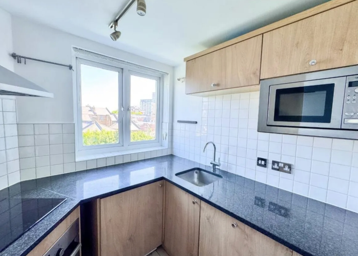 Flat Thomas Street in Greater London