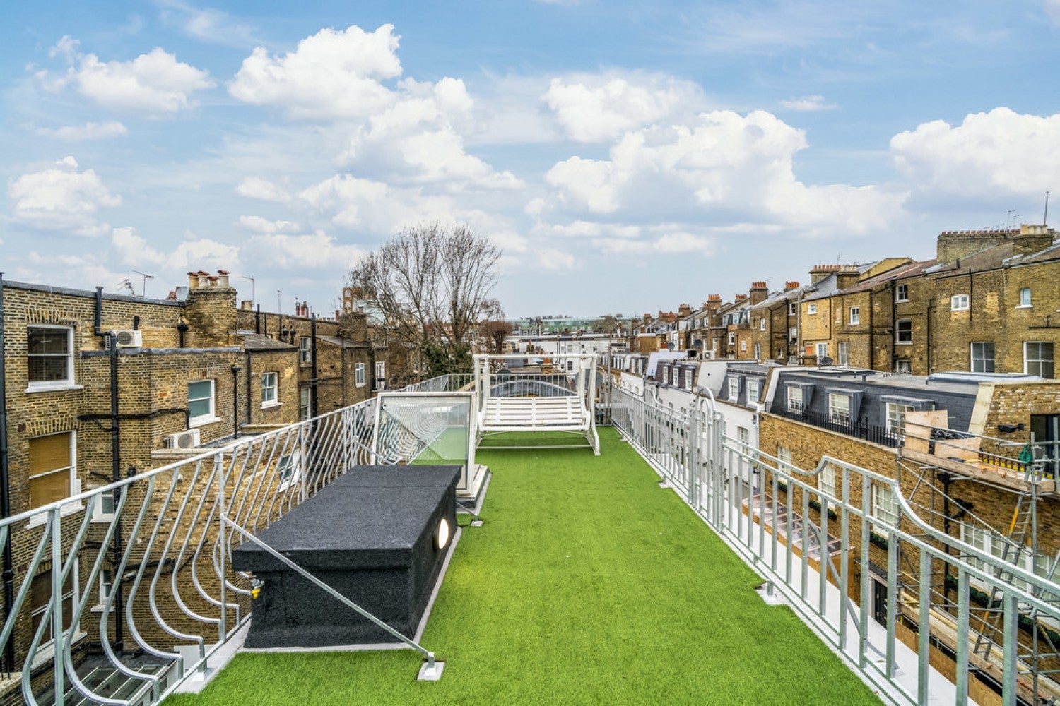 House Central Avenue in Greater London