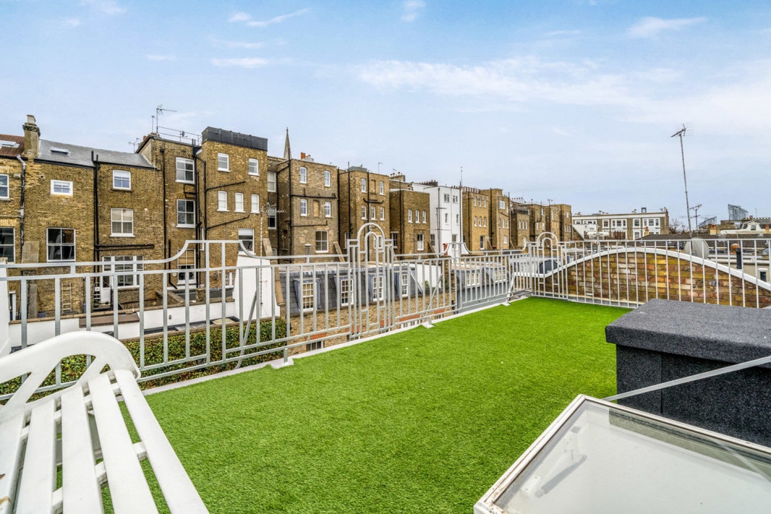 House Central Avenue in Greater London