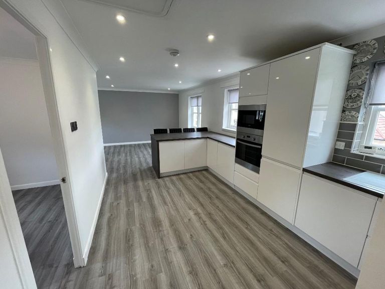 Flat The Dell in Newton Mearns
