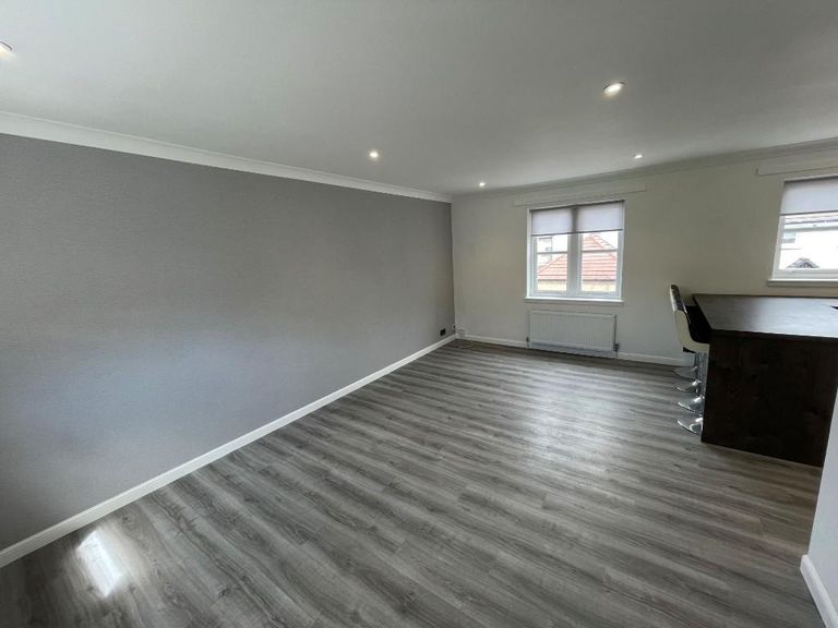 Flat The Dell in Newton Mearns