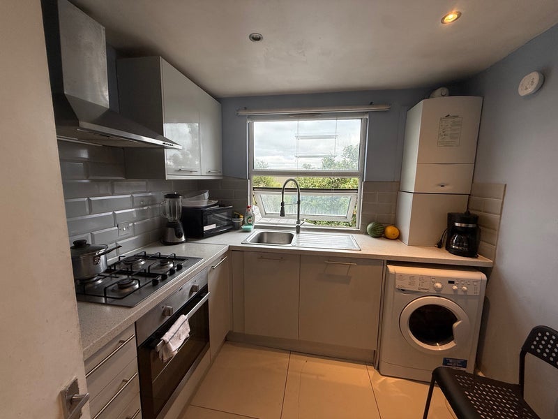 Room Ilderton Road in Greater London