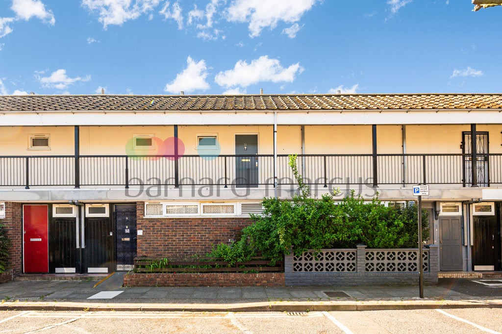 Flat Bradley Close in Greater London