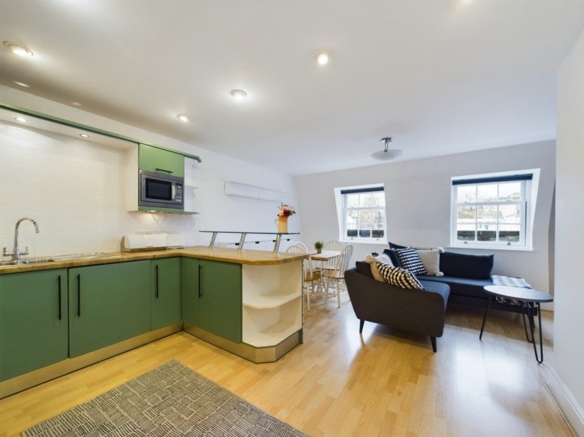 Flat Saint Georges Place in Cheltenham