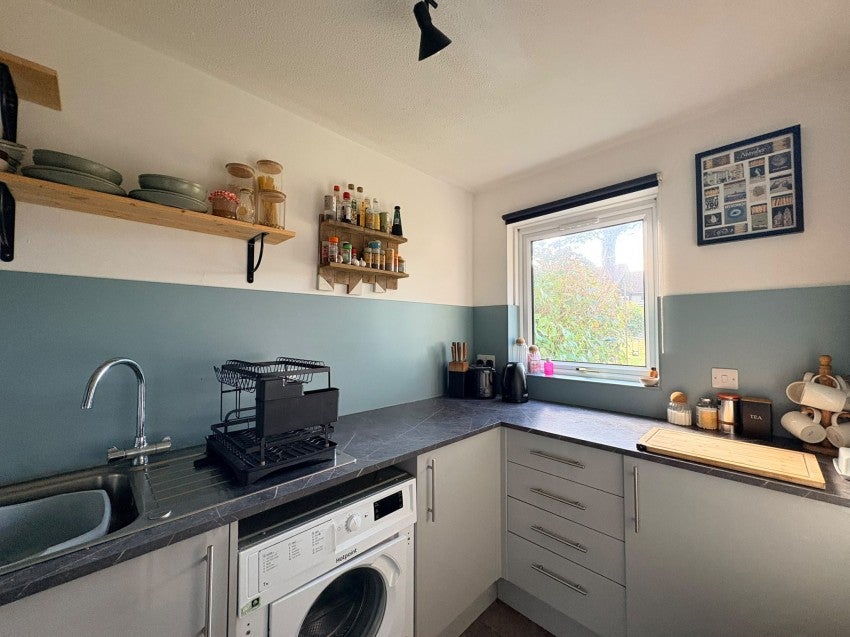 House Gills Close in Penryn