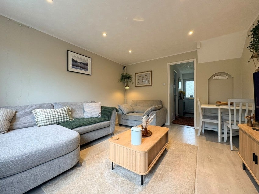 House Gills Close in Penryn