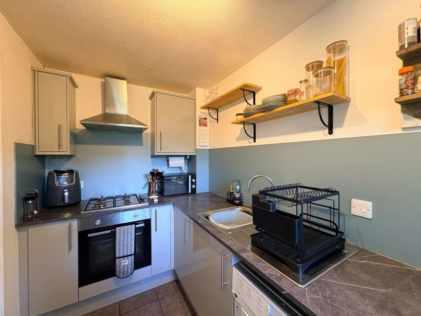 House Gills Close in Penryn