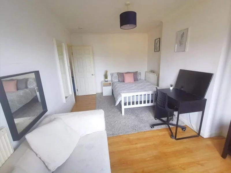 Room Grundy Street in Greater London