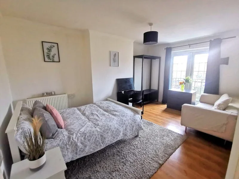 Room Grundy Street in Greater London