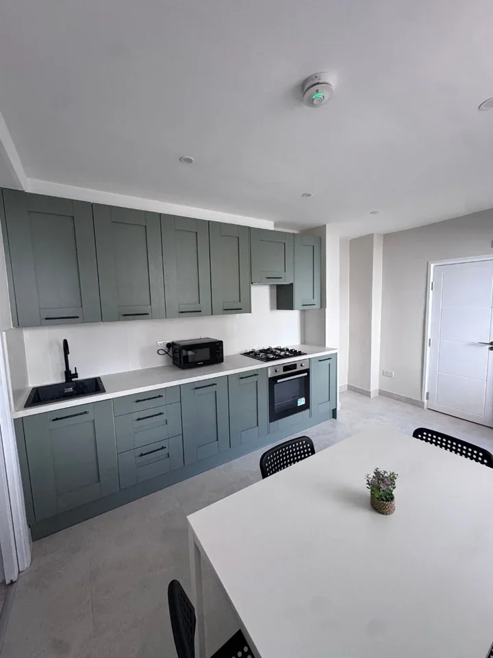 Room Moffat Road in Greater London