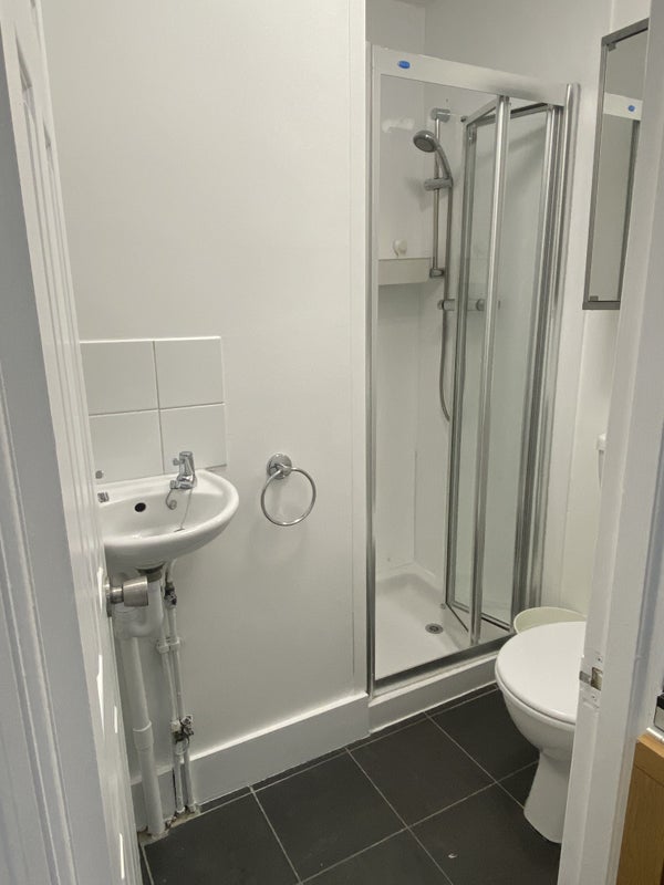 Flat Northfield Avenue in Greater London