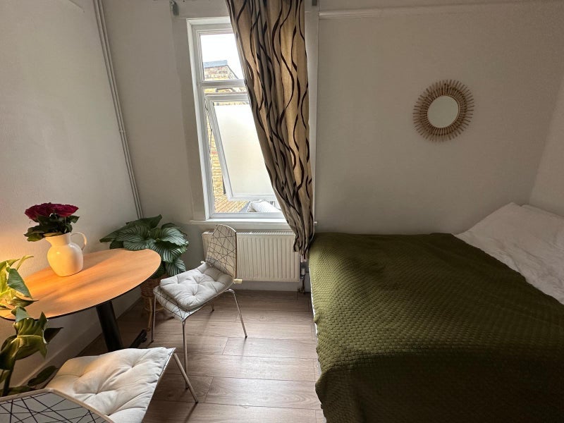 Flat Northfield Avenue in Greater London
