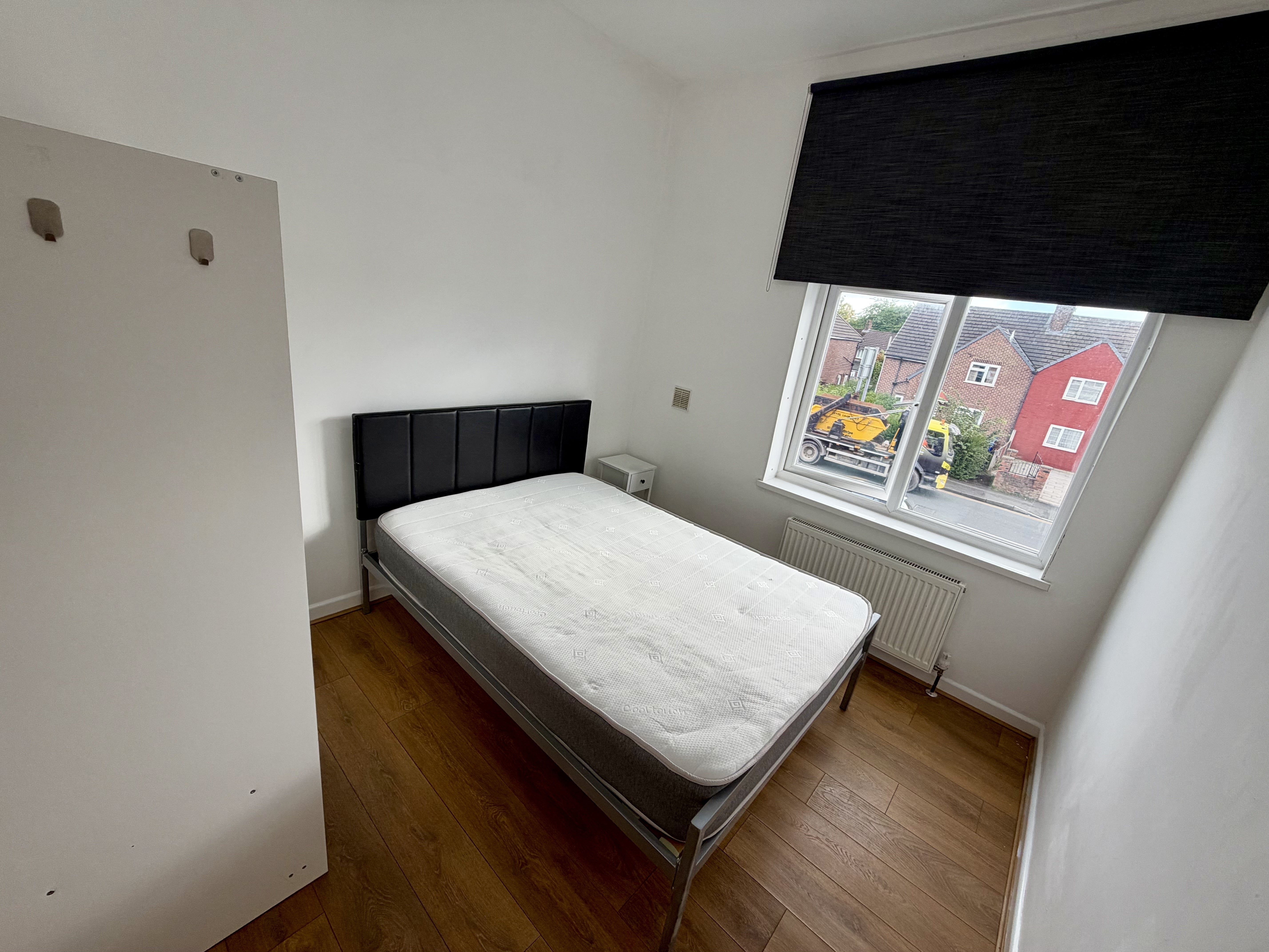 Flat Dickenson Road in Manchester