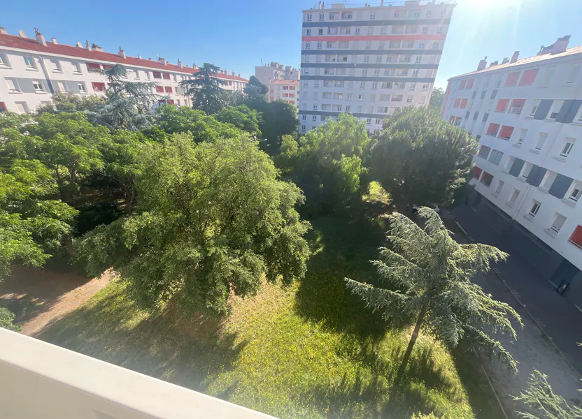 Appartement Place Henri de Lacaze-Duthiers à Perpignan