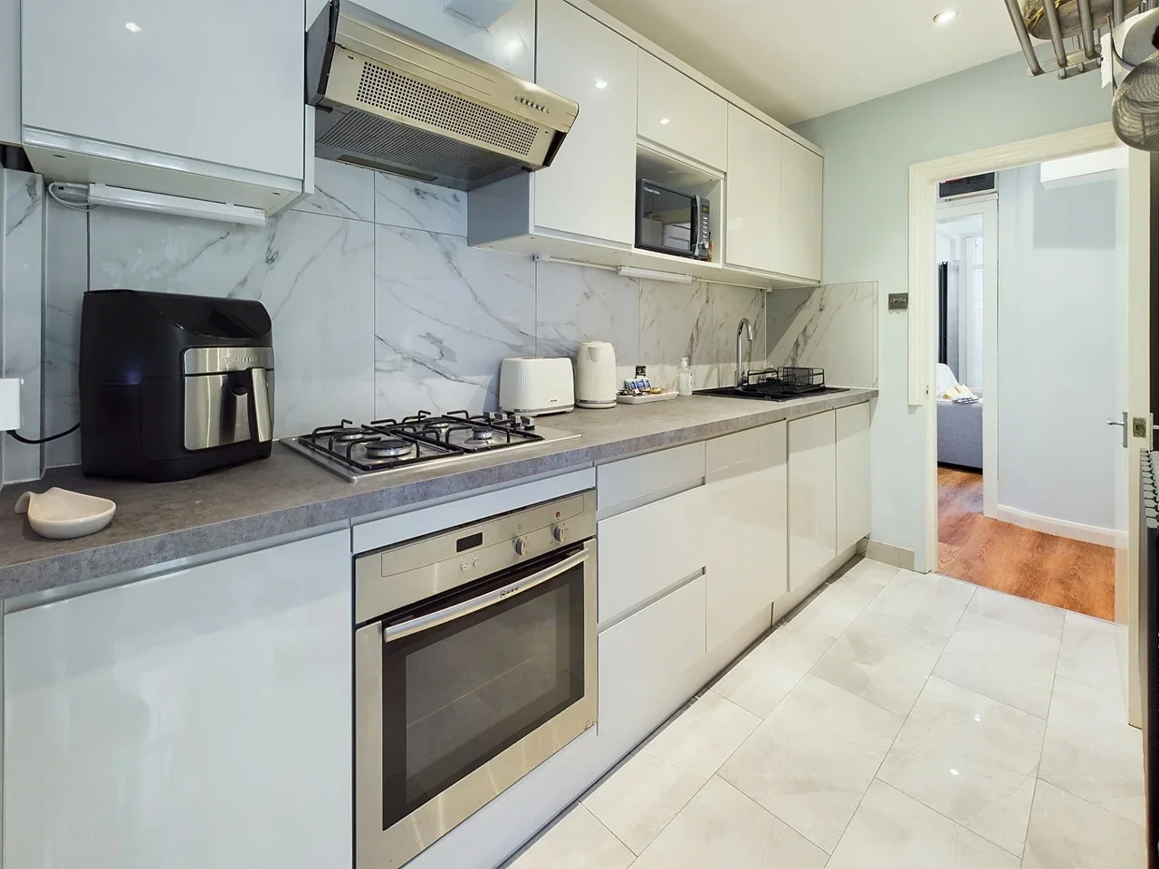 Flat Cumberland Street in City of Westminster