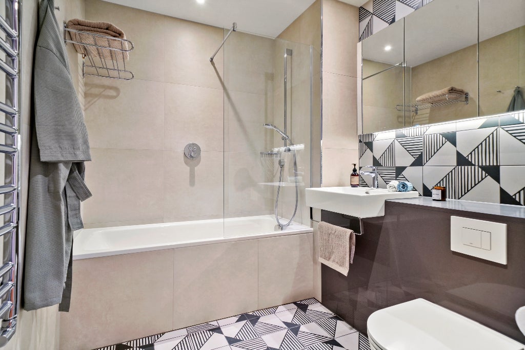 Flat Anthems Way in Greater London