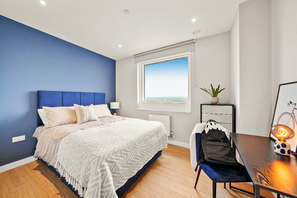 Flat Anthems Way in Greater London
