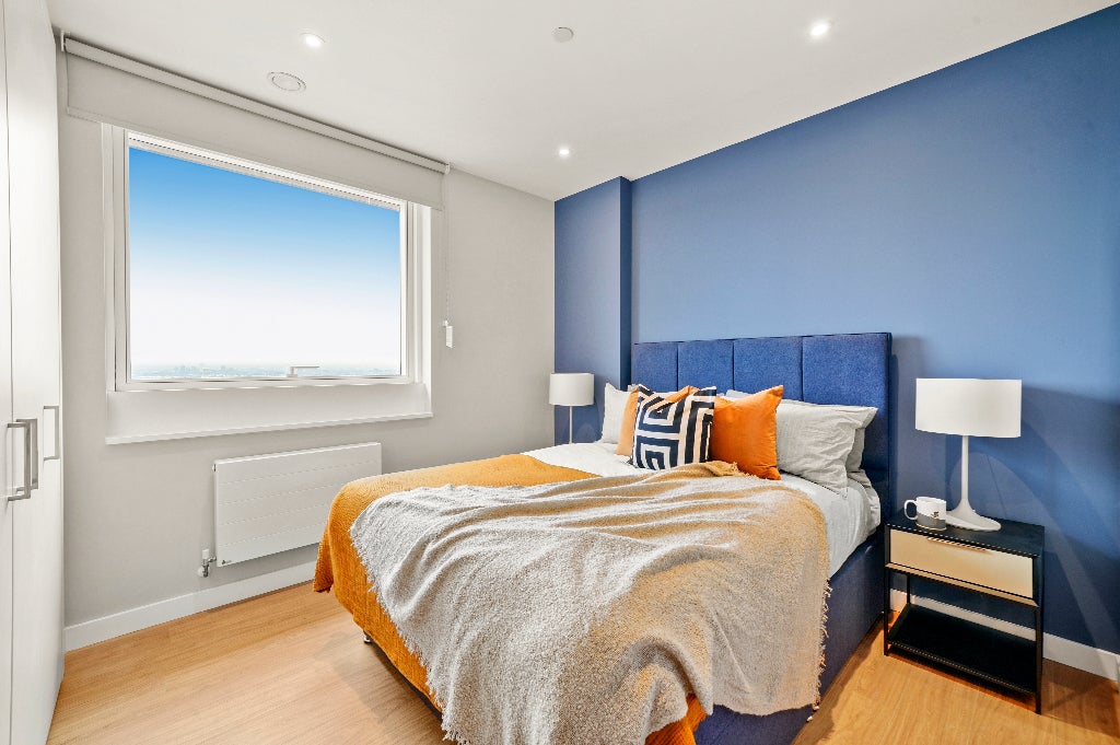 Flat Anthems Way in Greater London