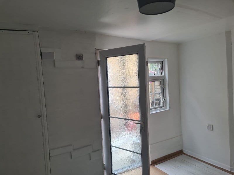 Room Wrenthorpe Road in Greater London
