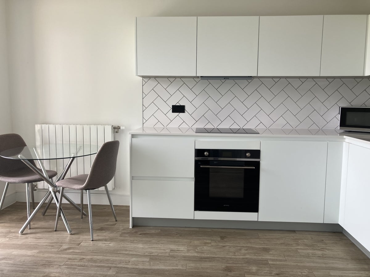 Flat Plowden Road in Greater London