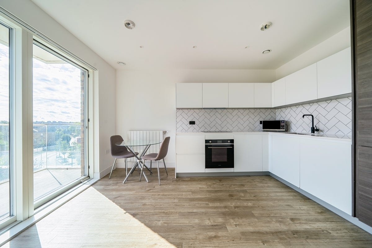 Flat Plowden Road in Greater London