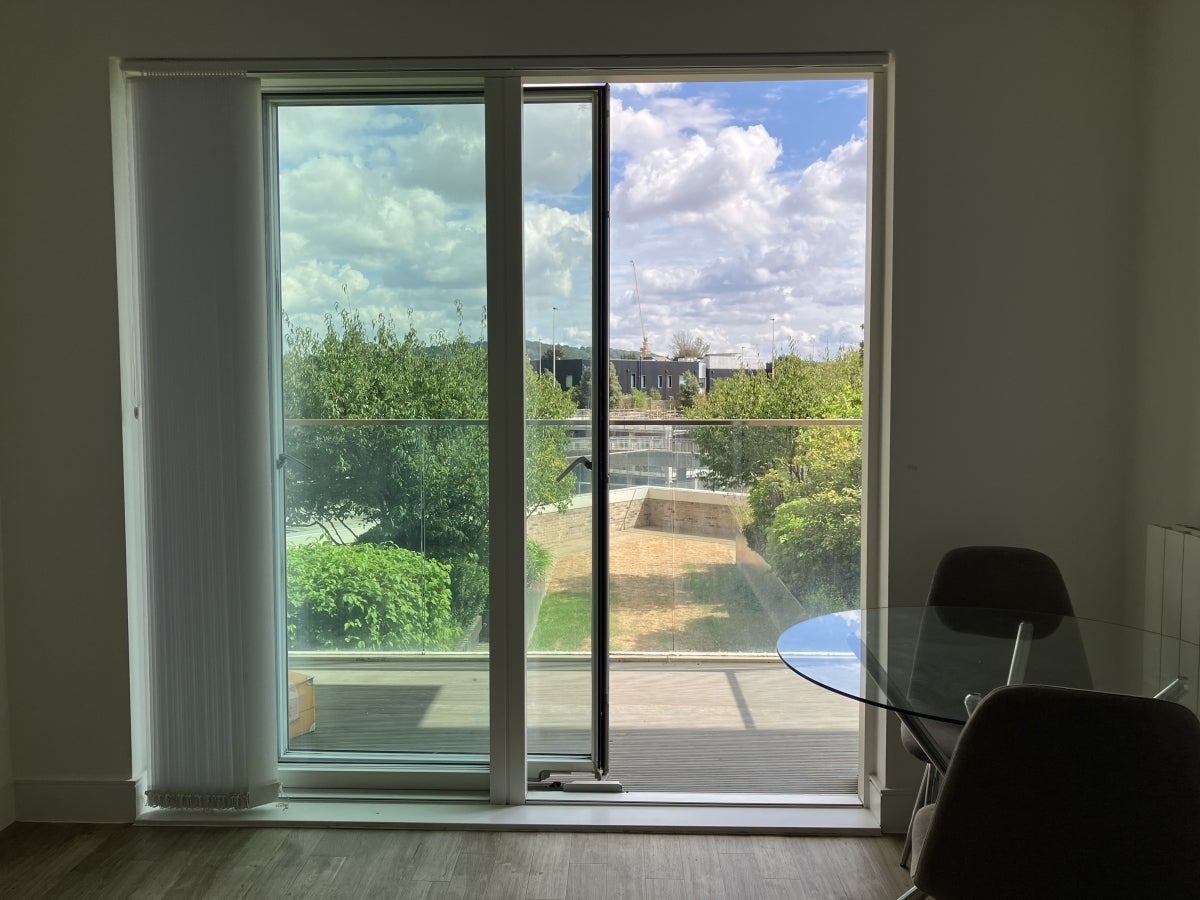 Flat Plowden Road in Greater London